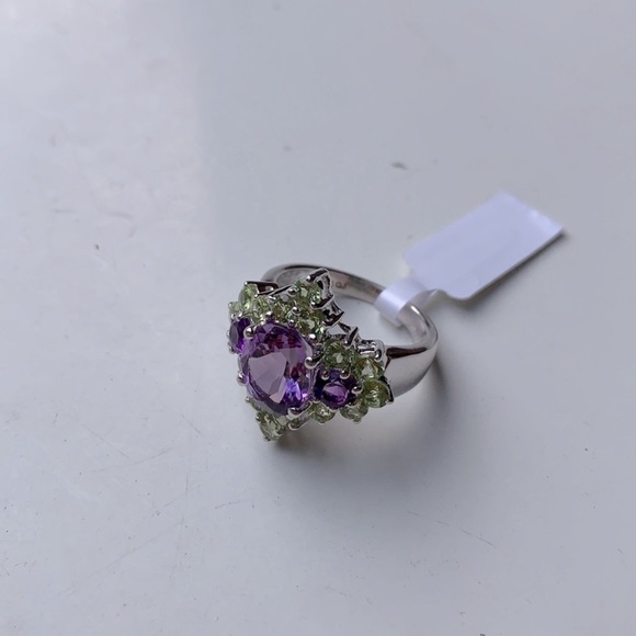 Sparkly statement ring. - Picture 2 of 5